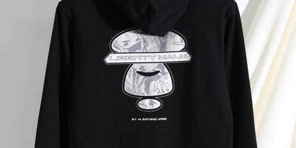 AAPE潮流單品推薦｜帽T、Polo Shirt與手拿包必備指南