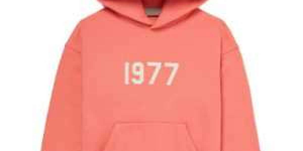 Timeless Comfort: Why the 1977 Essentials Hoodie is a Streetwear Staple