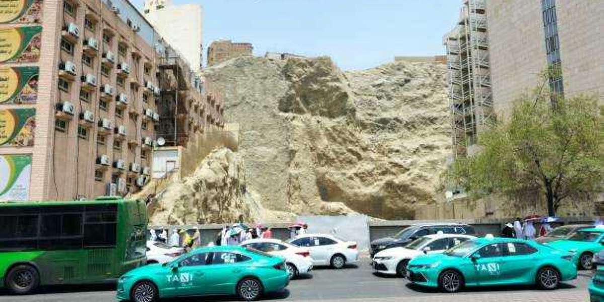 Top Reasons to Choose Madinah to Makkah Taxi for Pilgrimage Travels