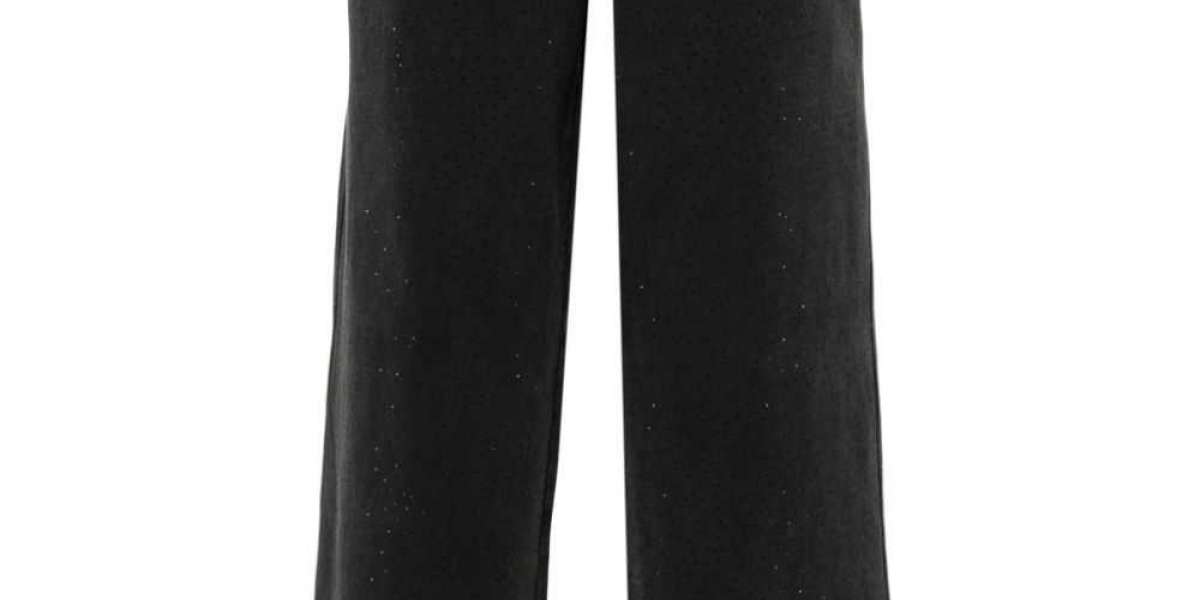 "Vetements Sweatpants: High Fashion Meets Street Comfort"