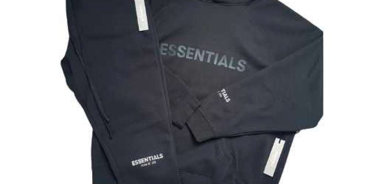 Essentials Hoodie: Everyday Comfort for All Seasons