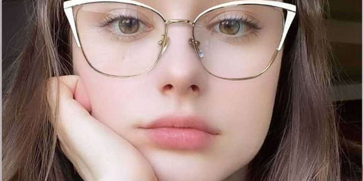The Timeless Charm of Cat Eye Glasses