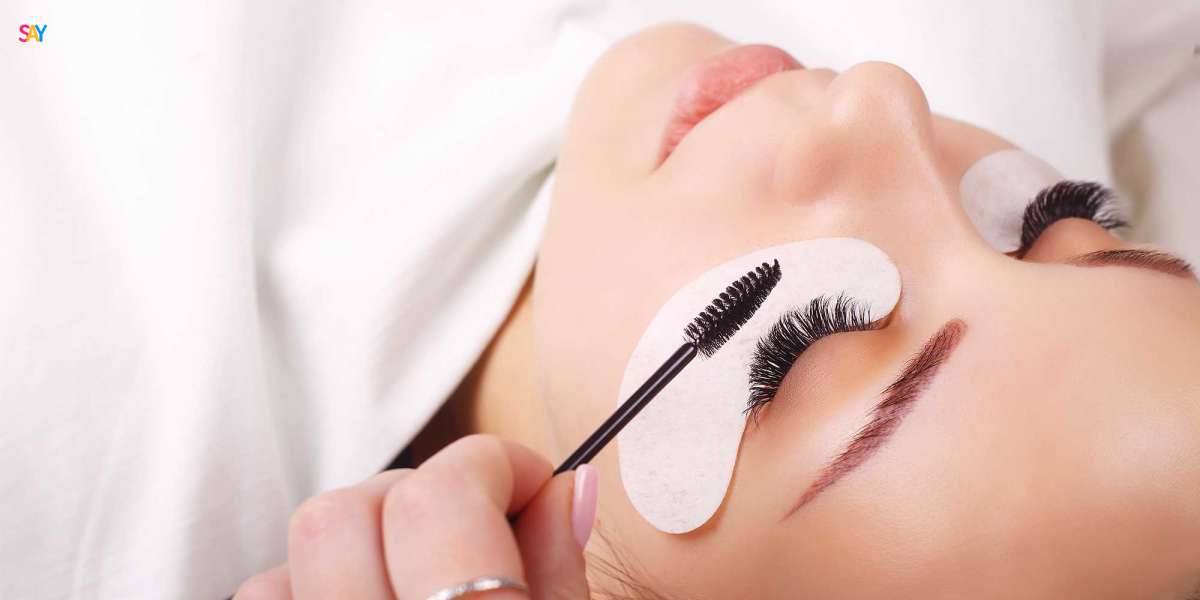 How can I ensure I’m getting safe eyelash extensions in Islamabad?