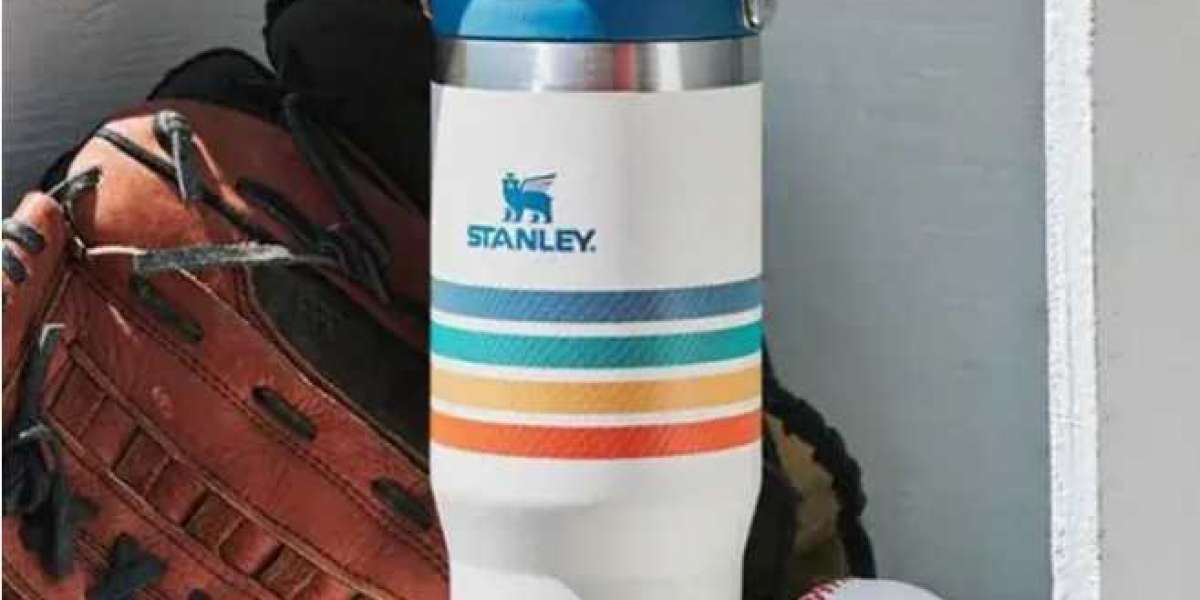 ☕《Stanley馬克杯實測！雙層防燙黑科技，讓你的熱咖啡維持65°C以上》