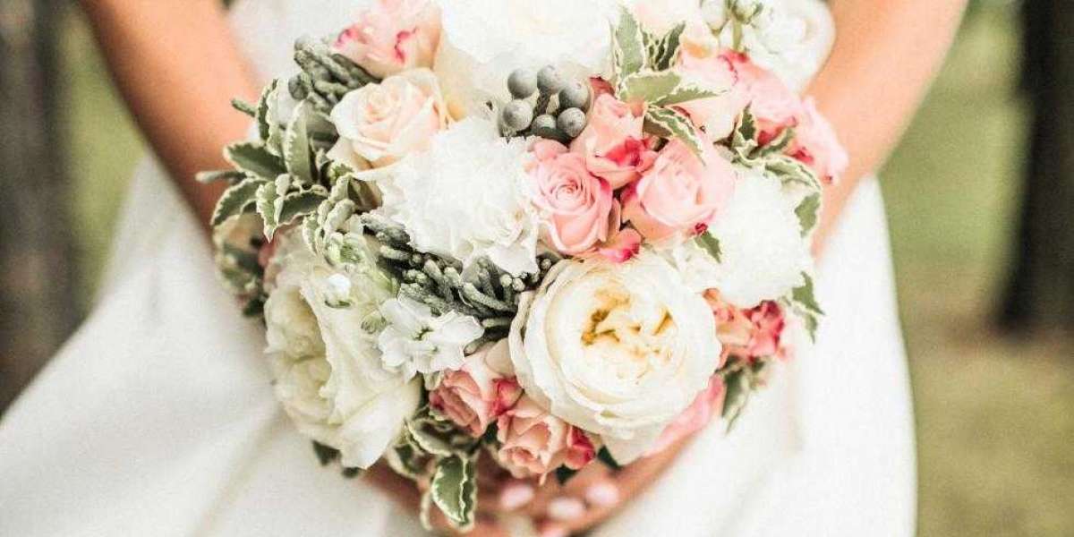 Get your desired flower bouquet with experts at Flowers Mart