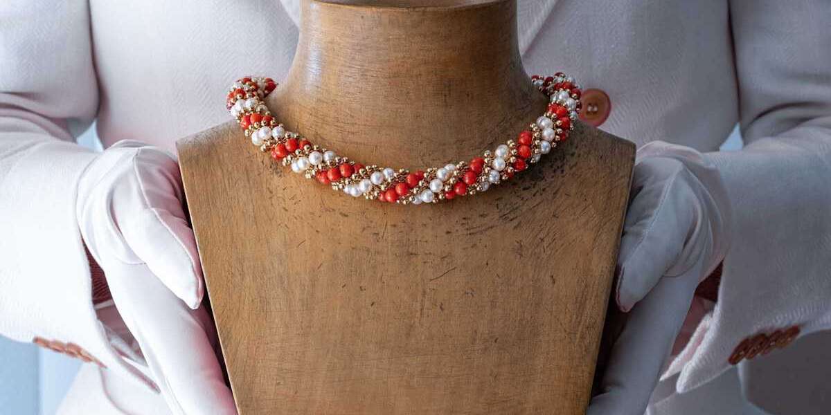 Studio Jewelers vs Manufacturing Houses: Understanding the Difference